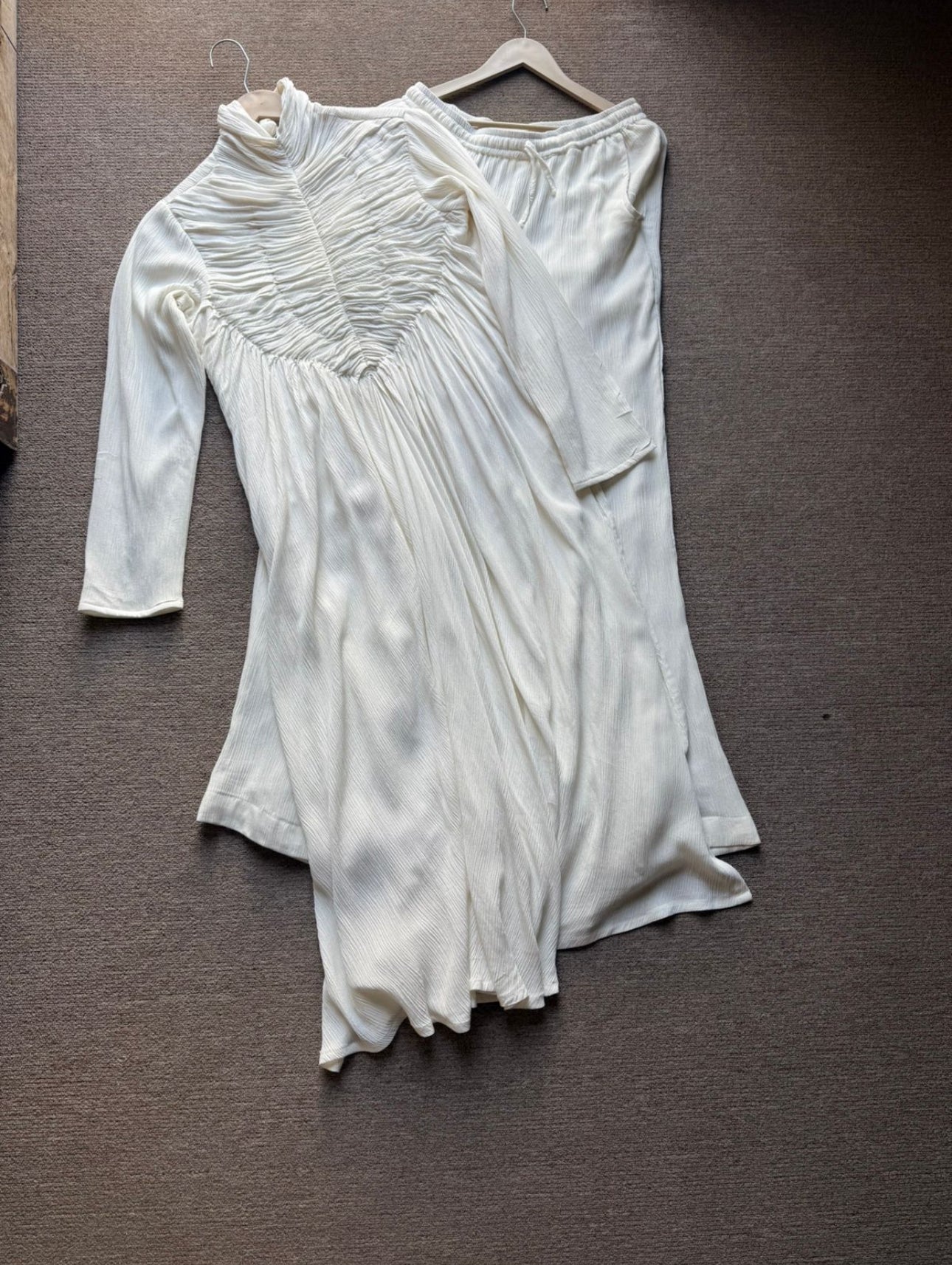 The Horizon Blush Set With Sleeves : White