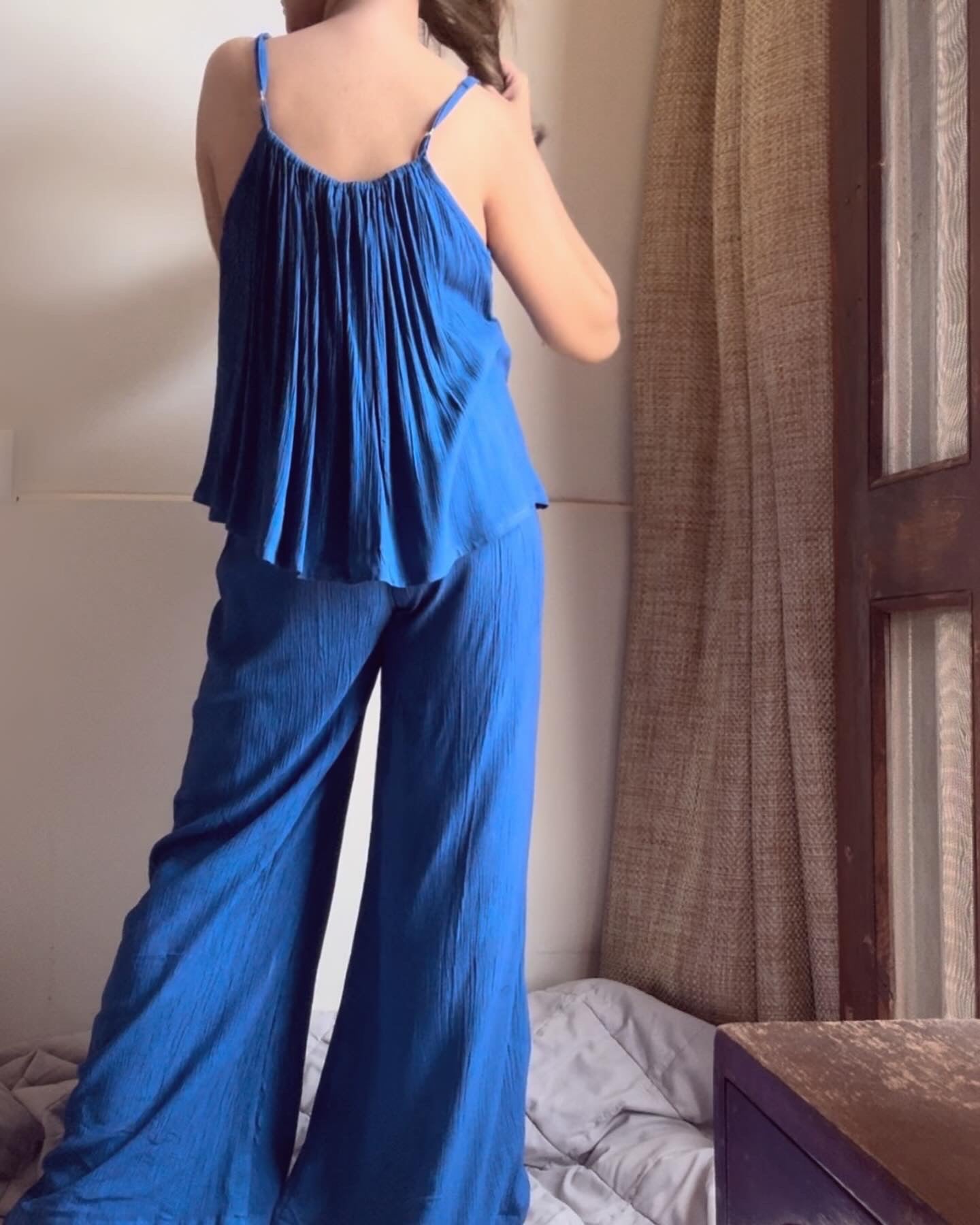 The Scallop Set : Electric Blue