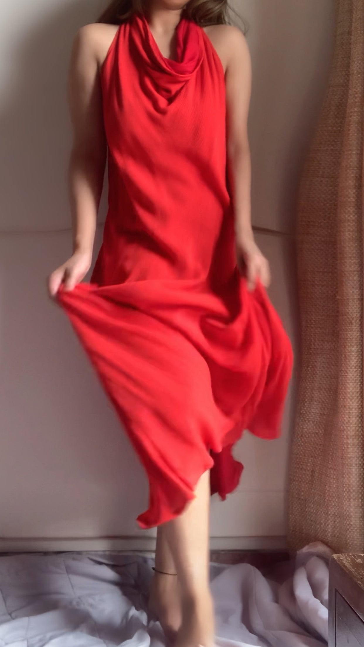 The Astra Midi : Red