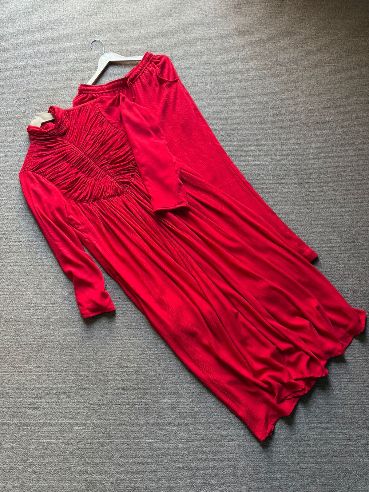 The Horizon Blush Set With Sleeves : Red