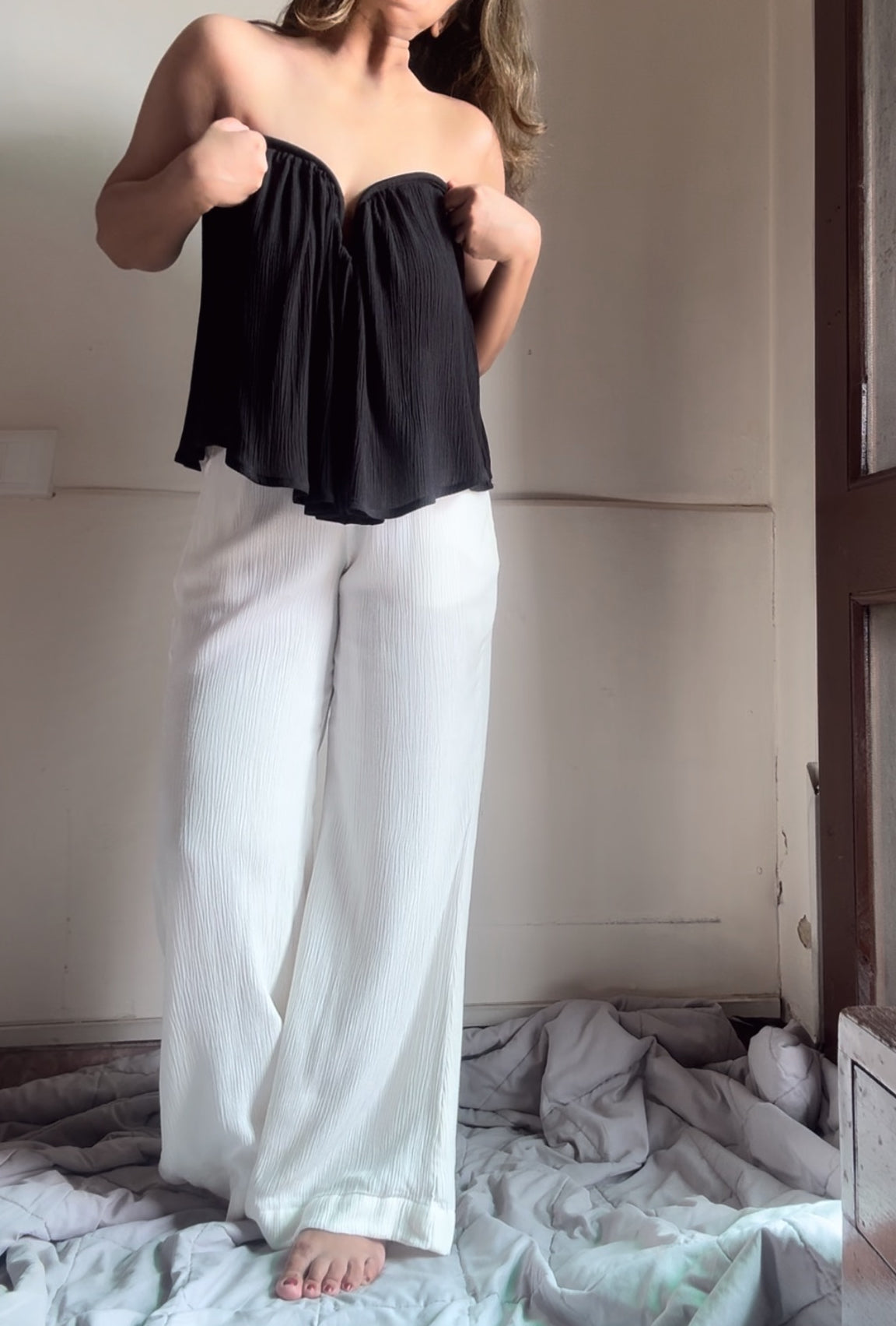 The Valencia Set : Black And White