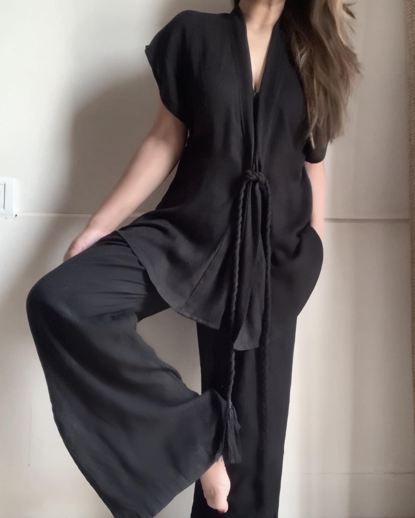 THE ALEXANDRA : Black