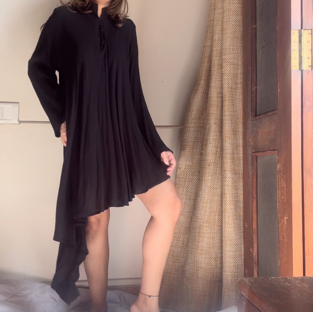 The Cora Top With Sleeves : Black