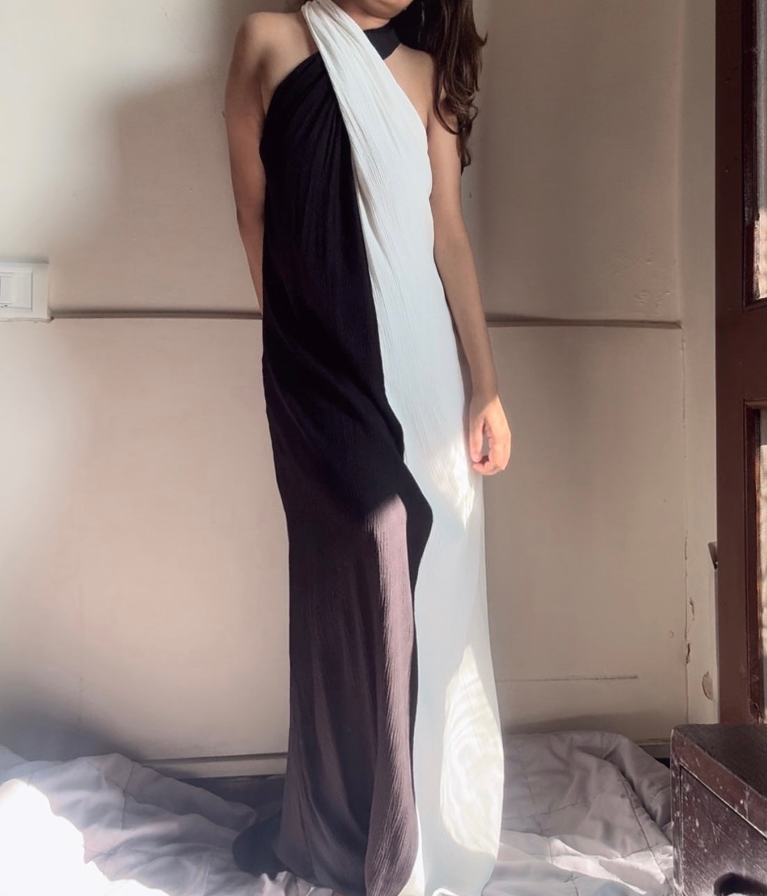 The Poseidon Maxi : Black And White