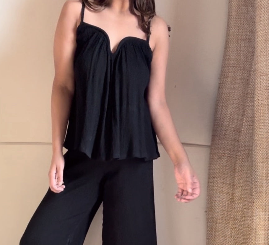 The Scallop Crop Top : Black