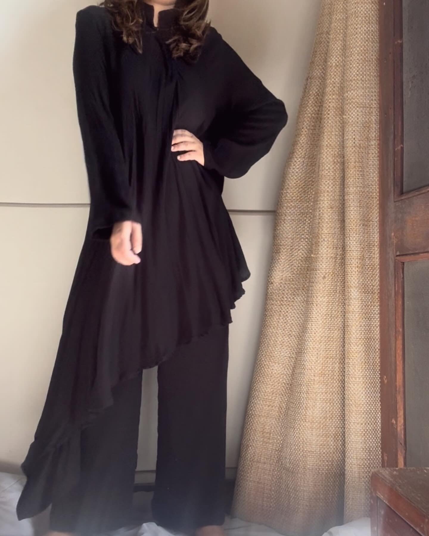 The Cora With Sleeves : Black