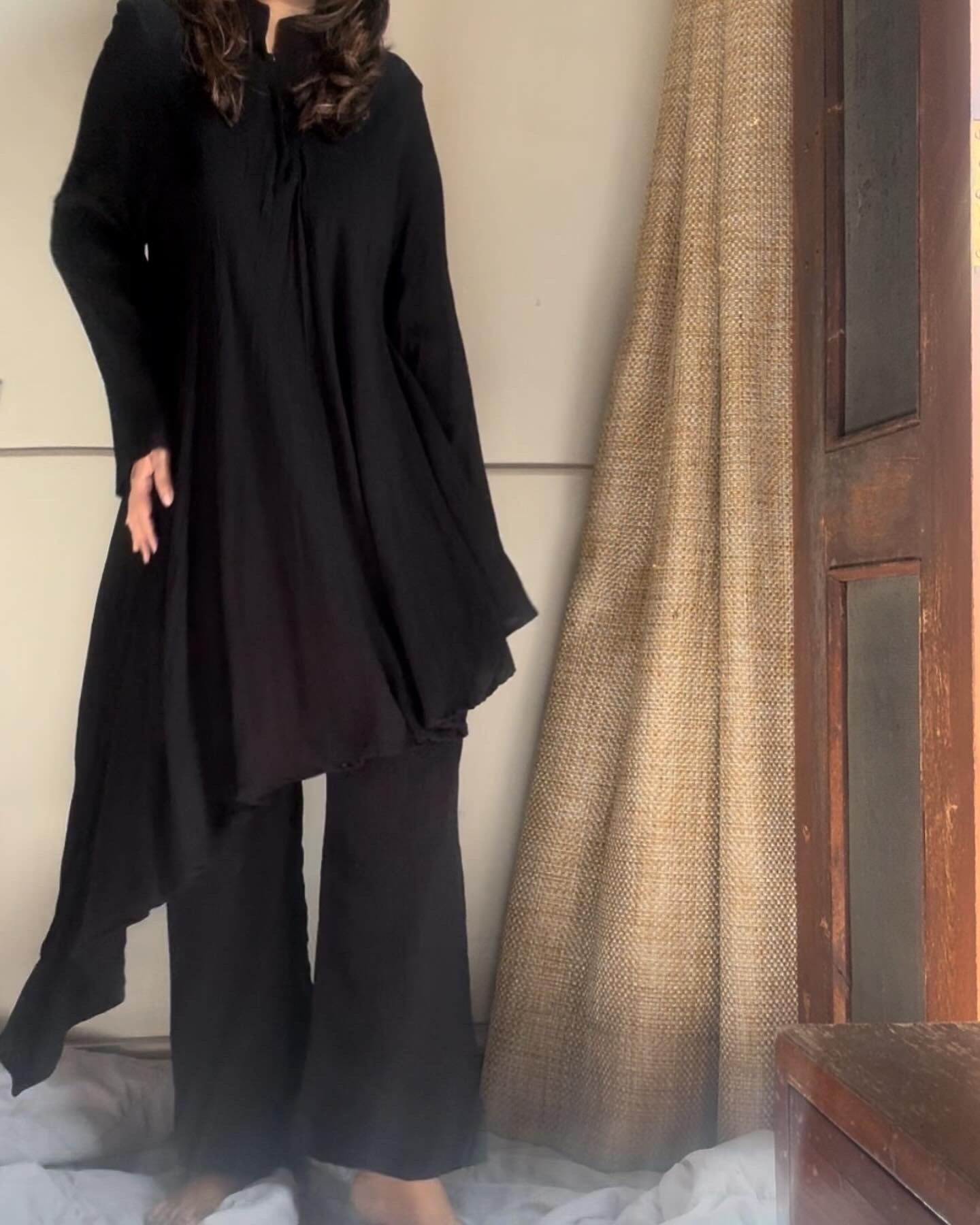 The Cora With Sleeves : Black