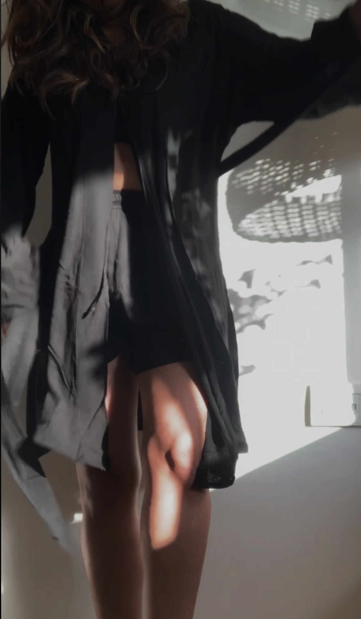 THE AMBER : Black