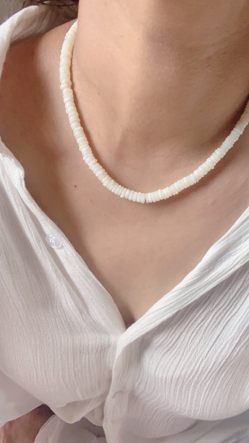WHITE HAWK NEKLACE