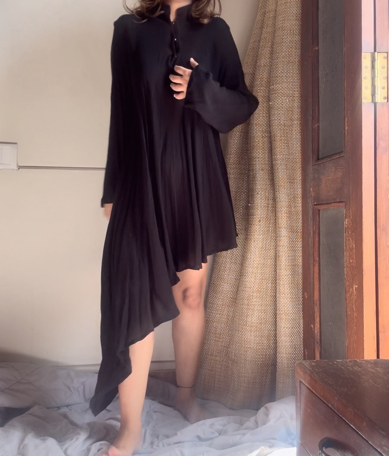 The Cora Top With Sleeves : Black