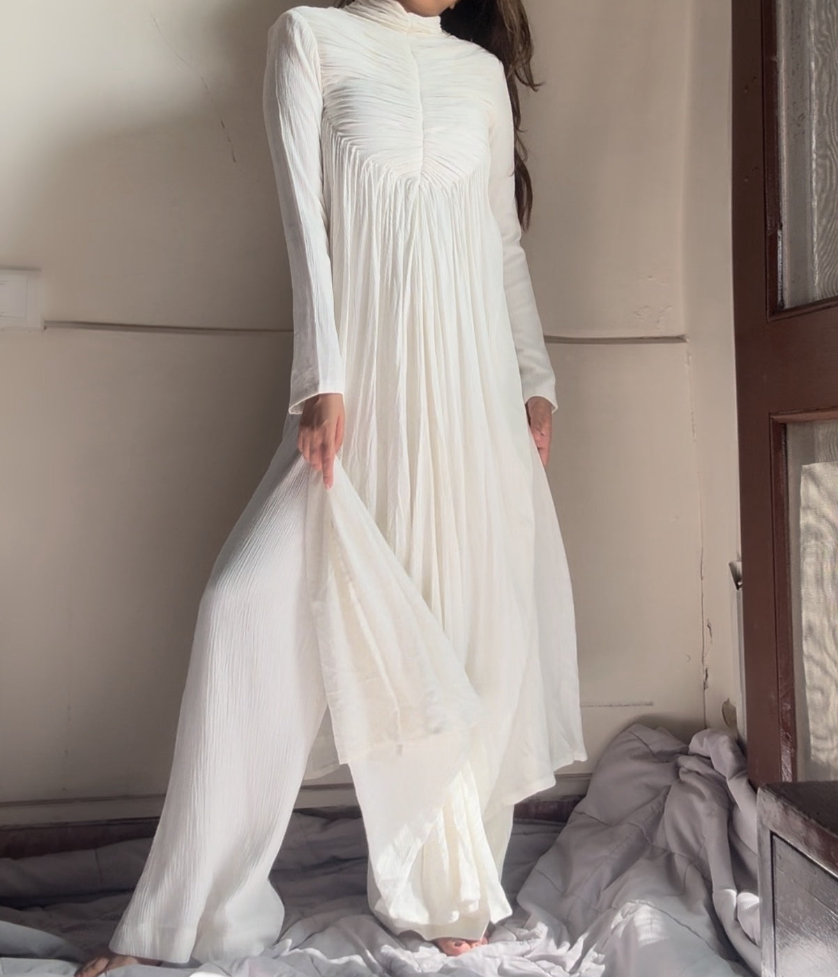 The Horizon Blush Set With Sleeves : White