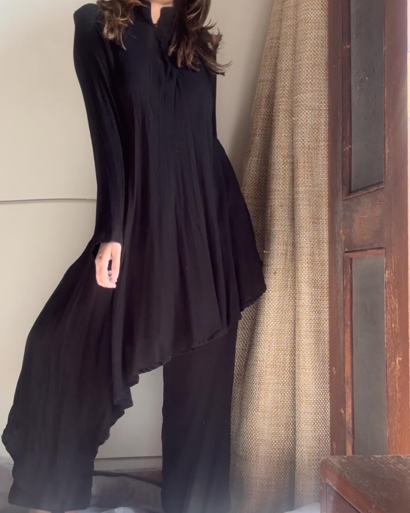 The Cora With Sleeves : Black
