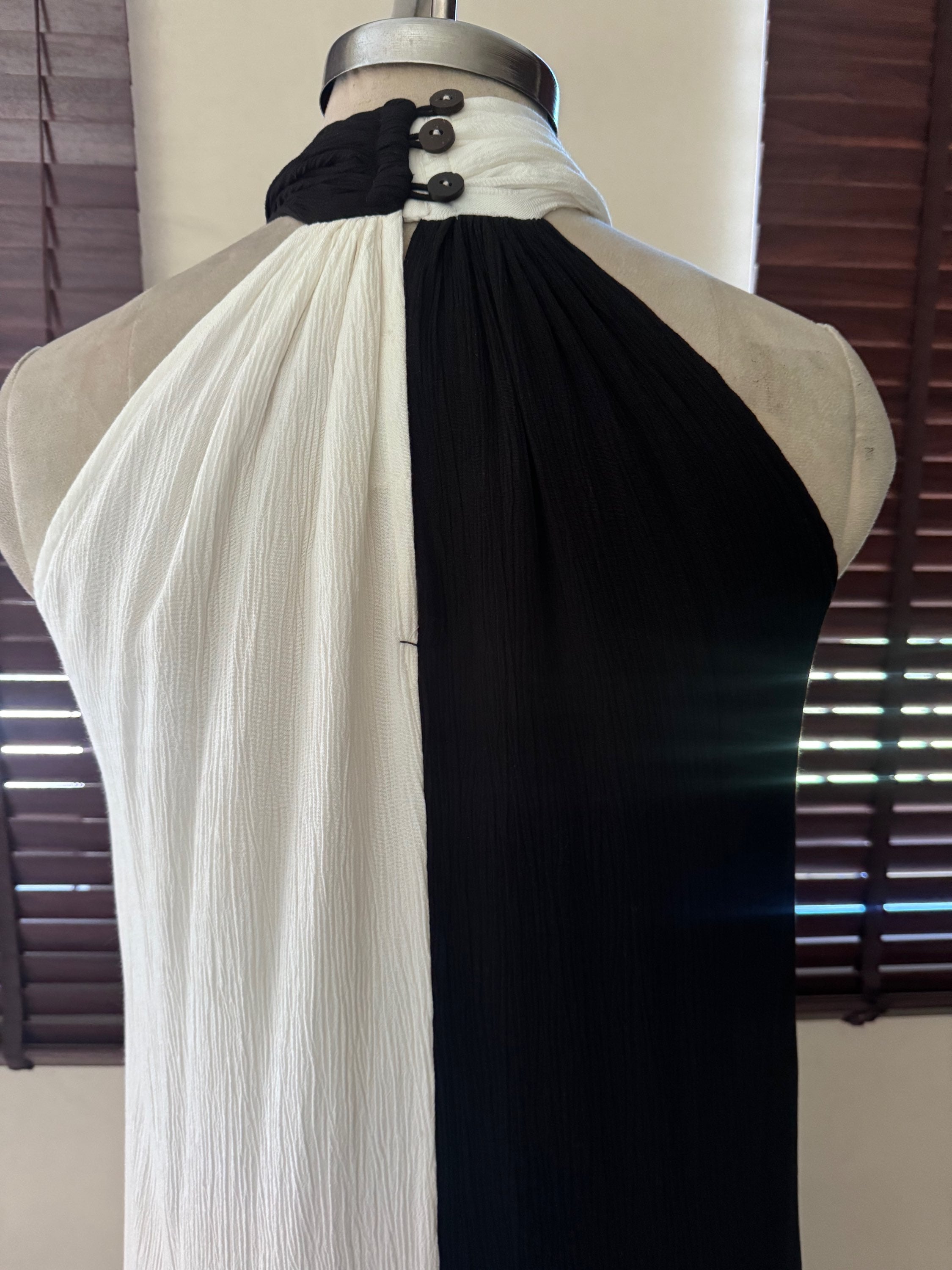 The  Poseidon Maxi : Black And White