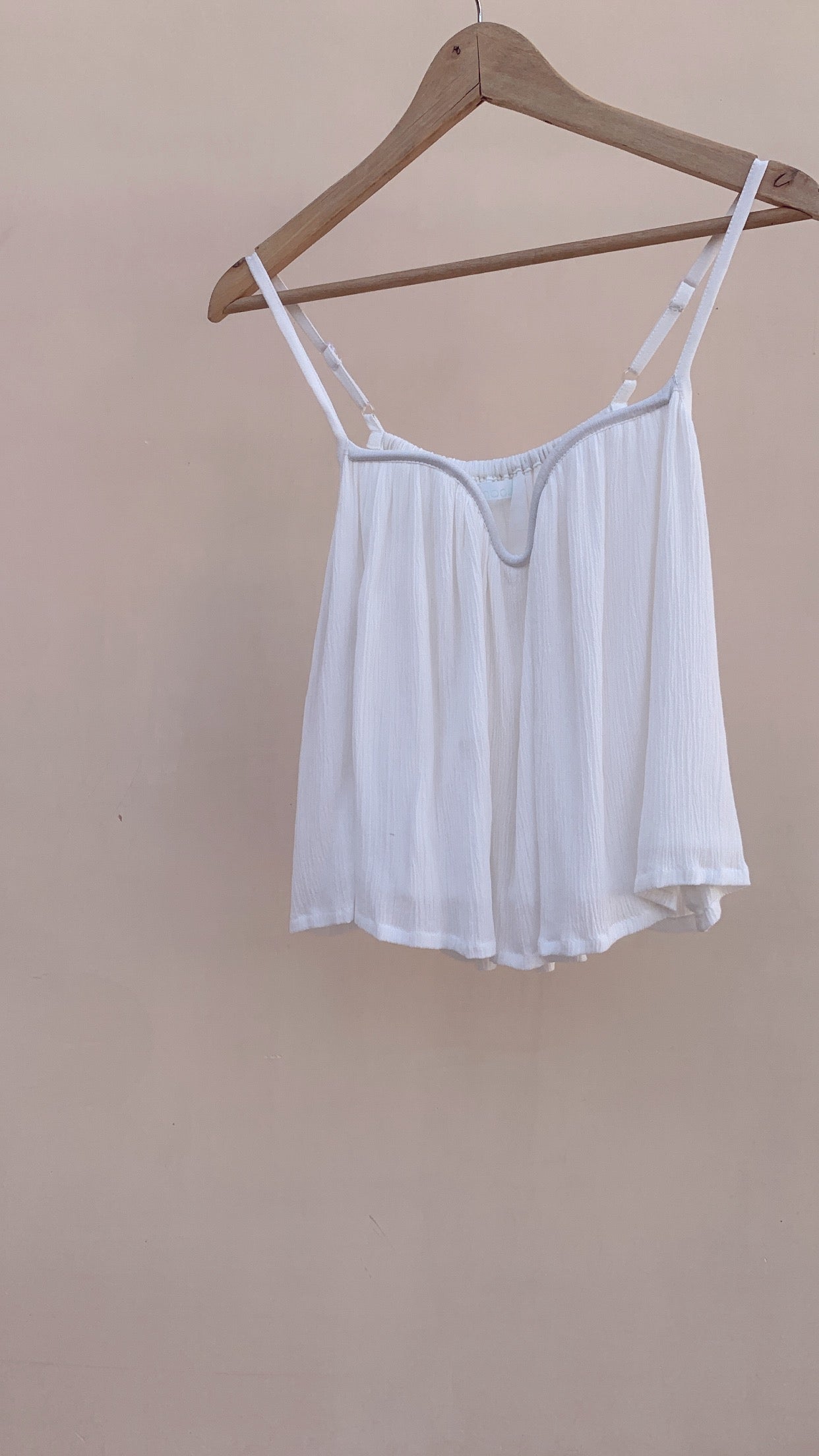 The Scallop Crop Top : White