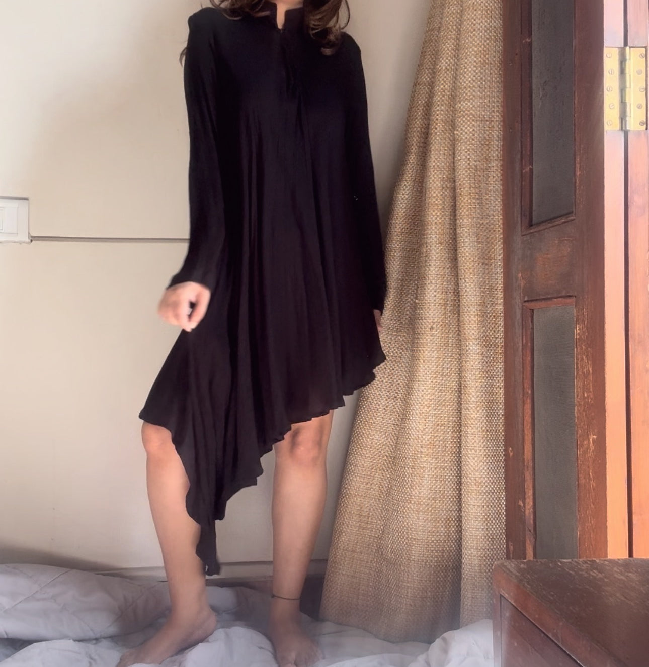The Cora Top With Sleeves : Black