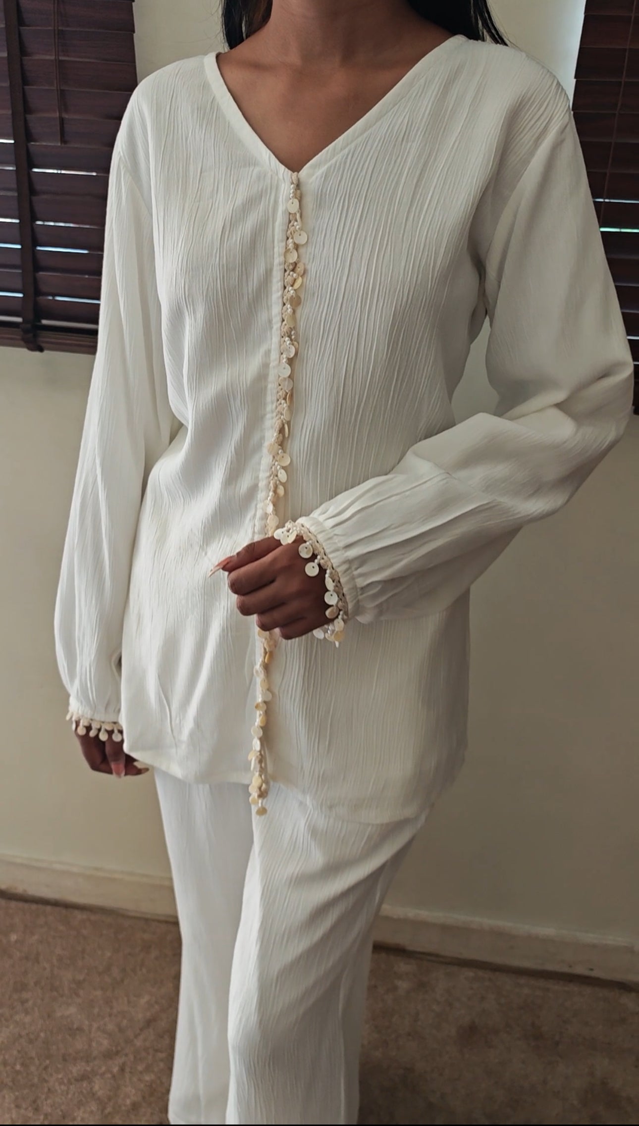 The Moon  Shell Set : White