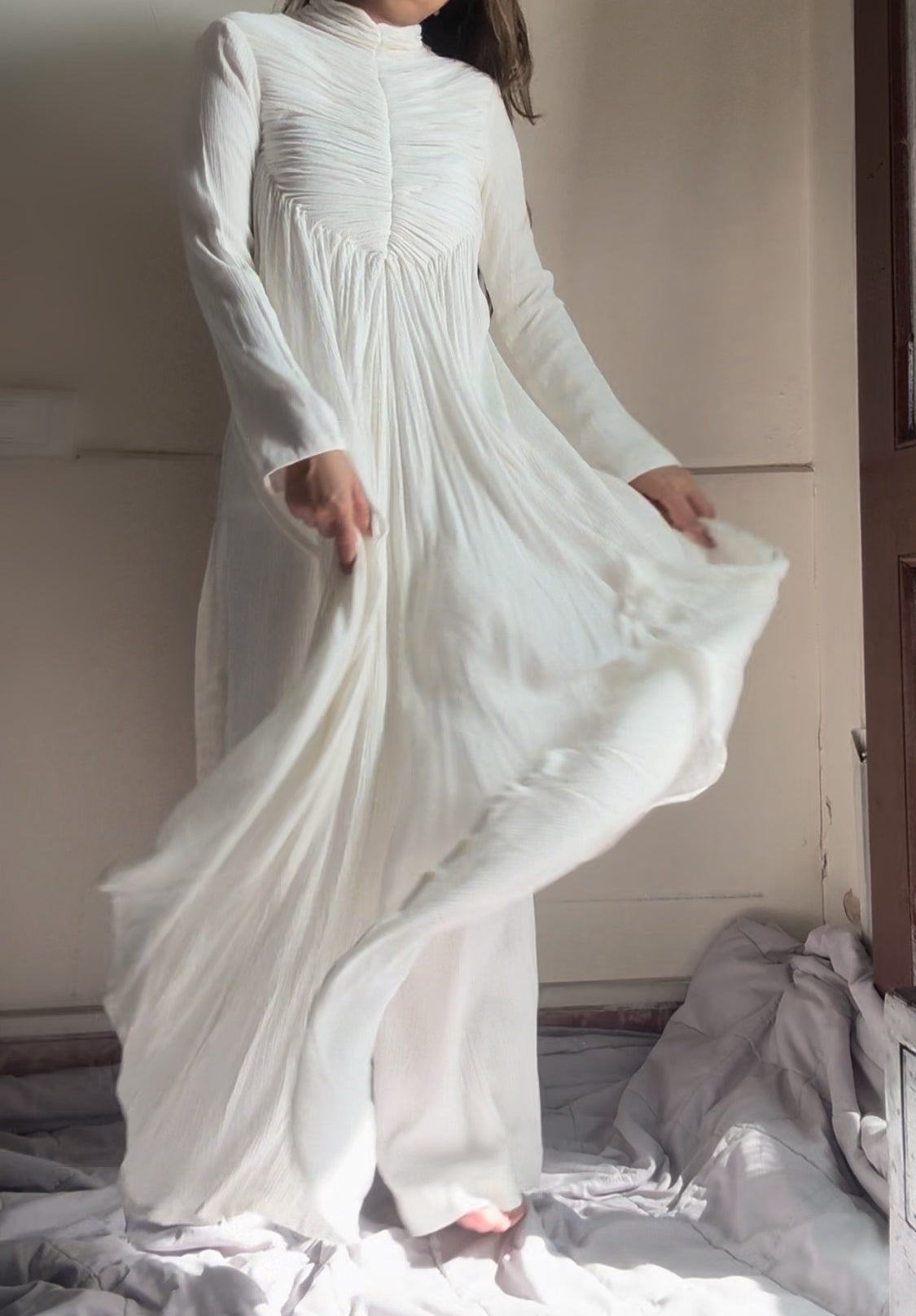 The Horizon Blush Set With Sleeves : White