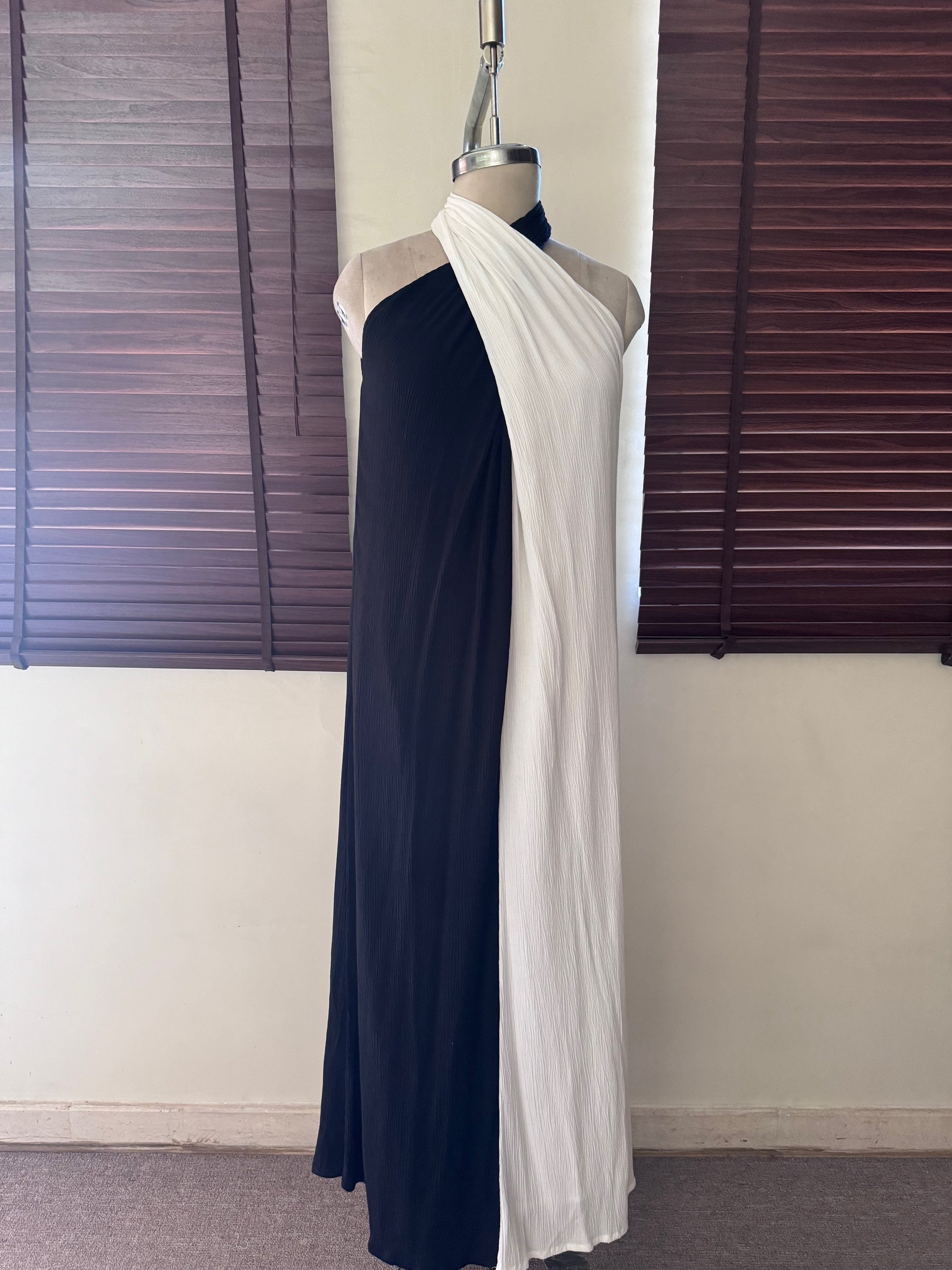 The  Poseidon Maxi : Black And White