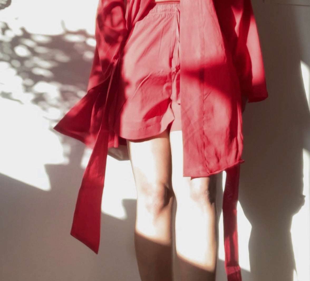 THE AMBER : Red