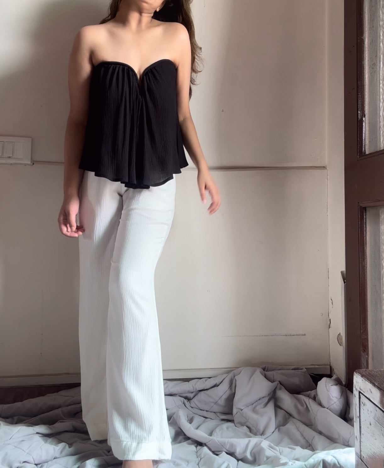 The Valencia  Set : Black And White