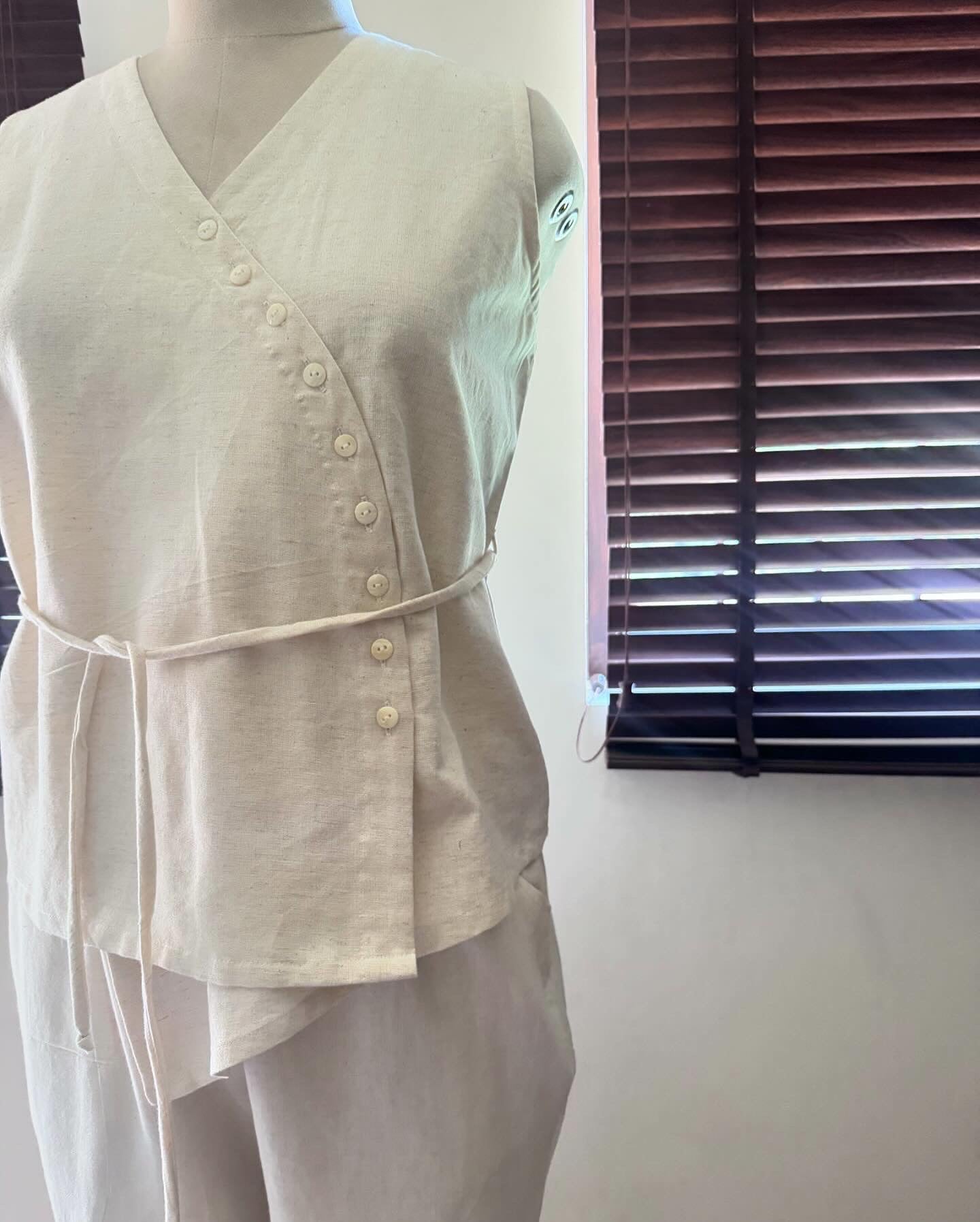 The Twilight Set : Off White