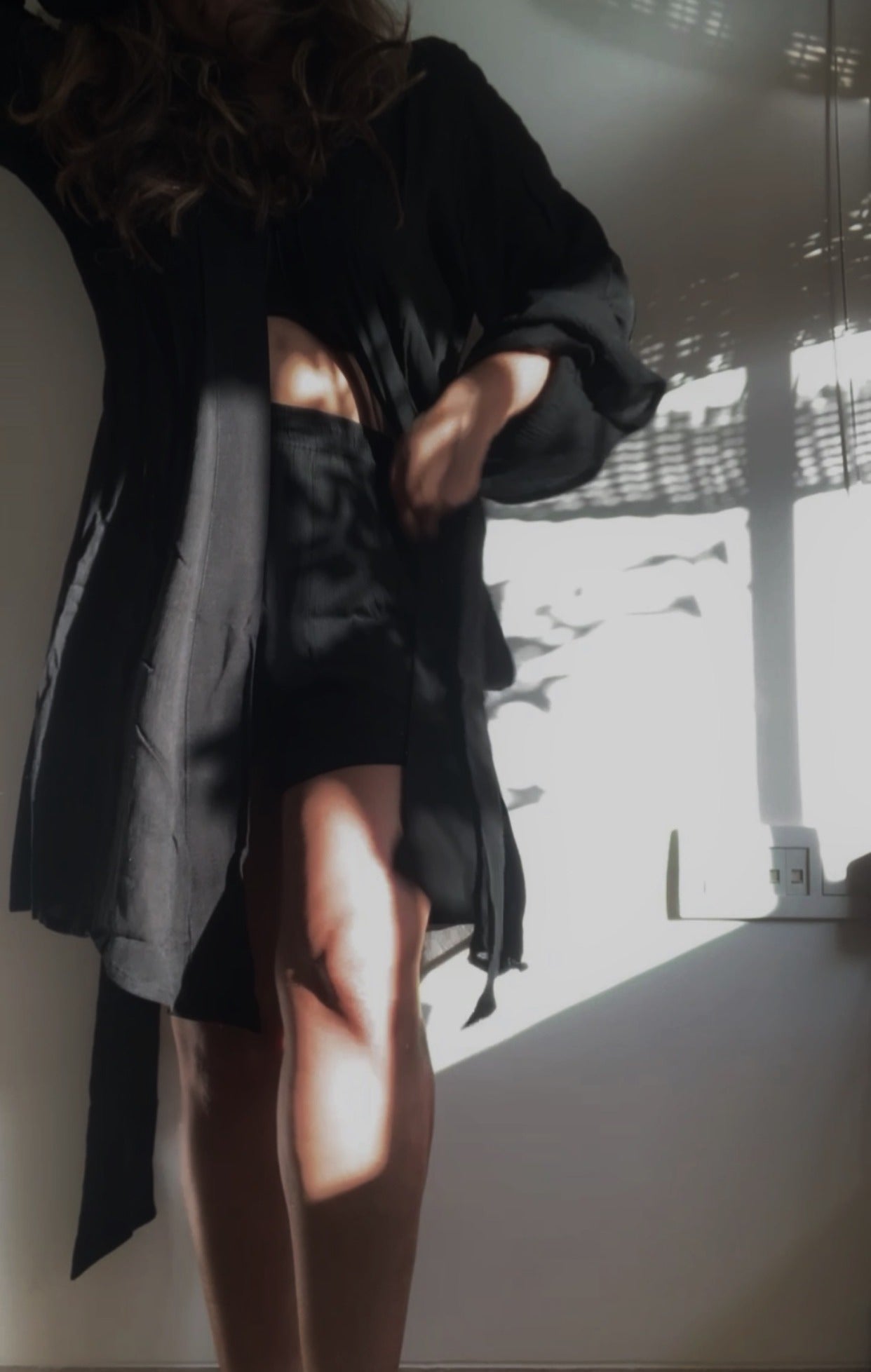THE AMBER : Black