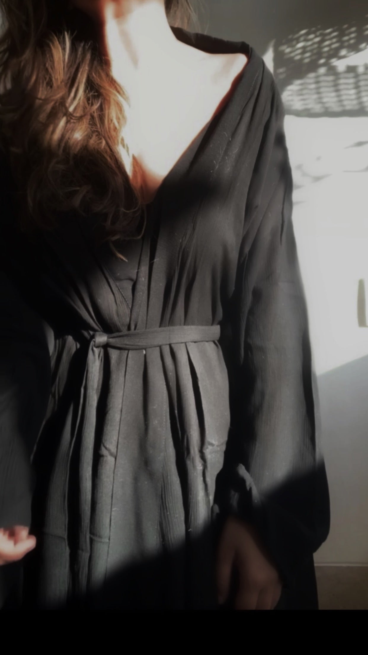 THE AMBER : Black