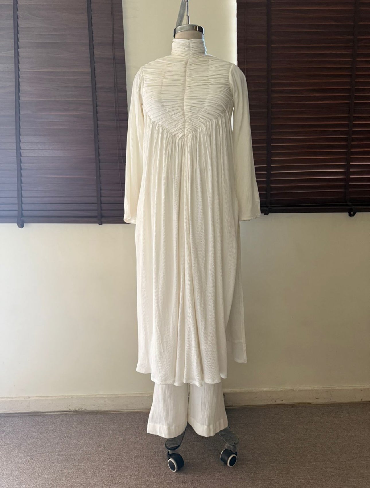 The Horizon Blush Set With Sleeves : White