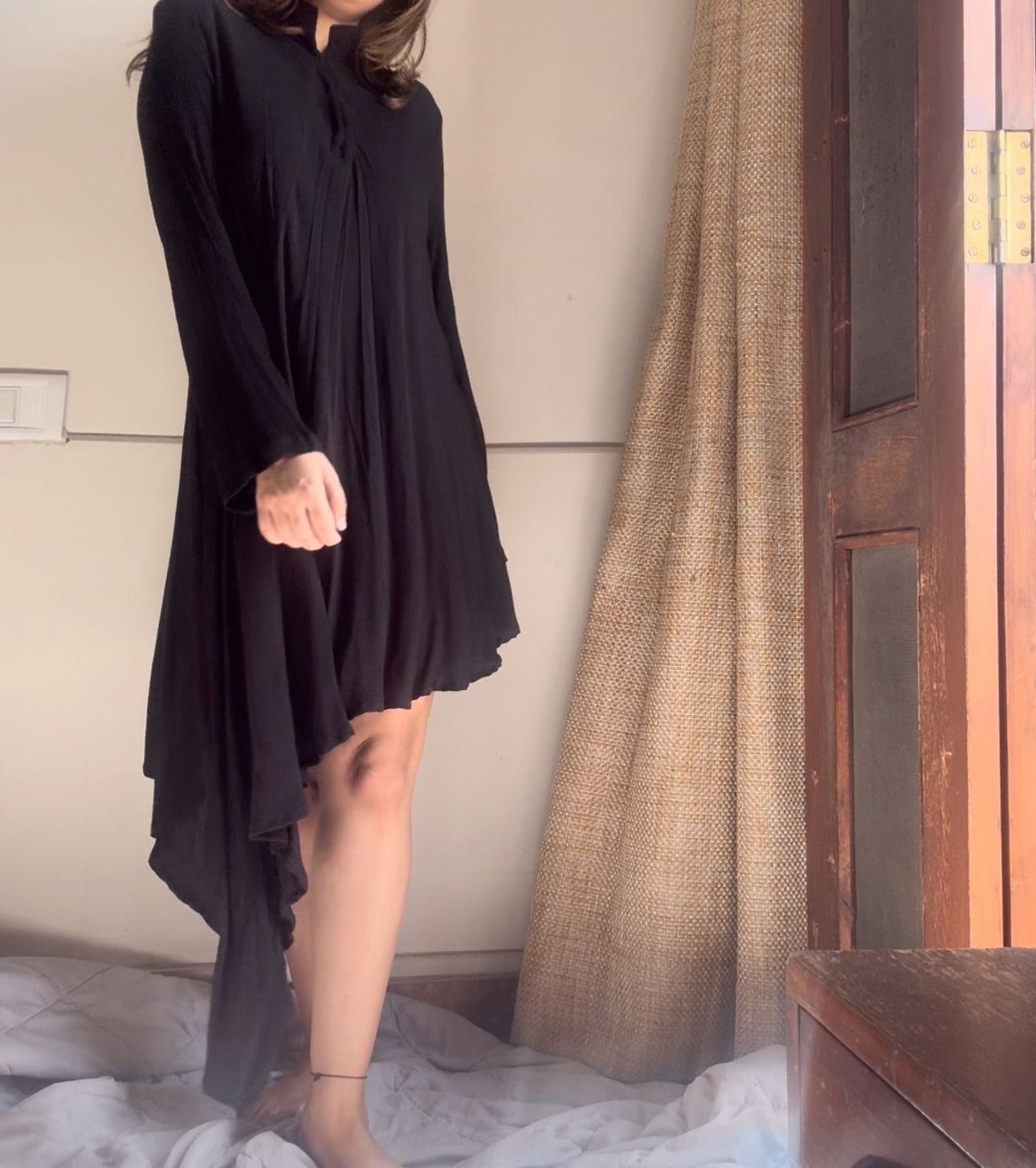 The Cora Top With Sleeves : Black
