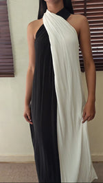 The  Poseidon Maxi : Black And White