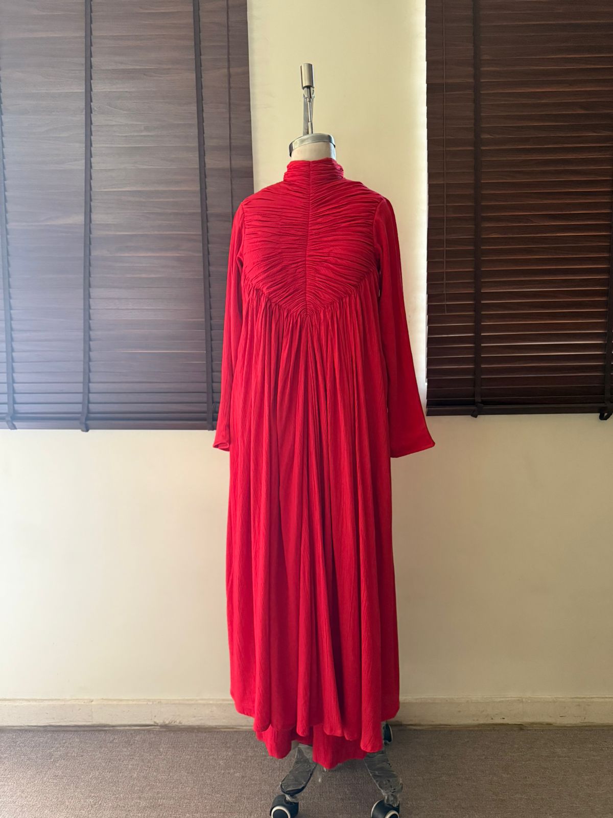 The Horizon Blush Set With Sleeves : Red