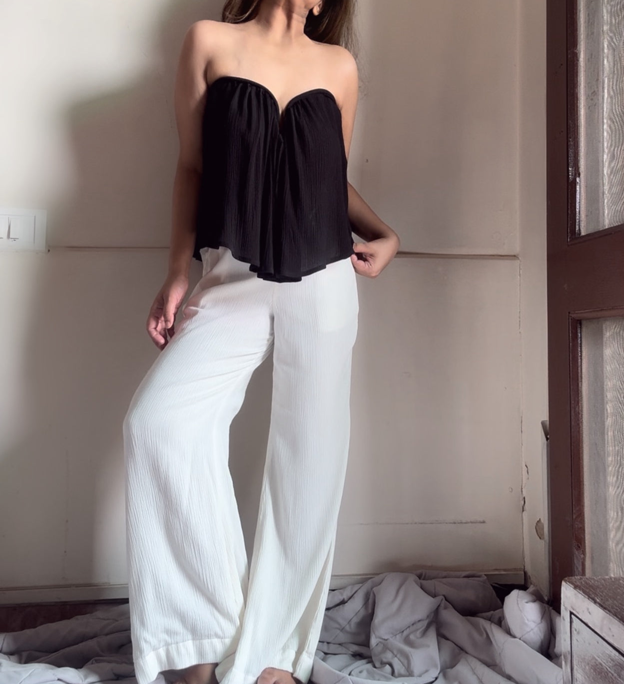 The Valencia  Set : Black And White