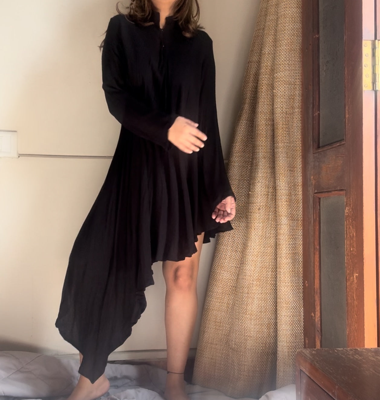 The Cora Top With Sleeves : Black