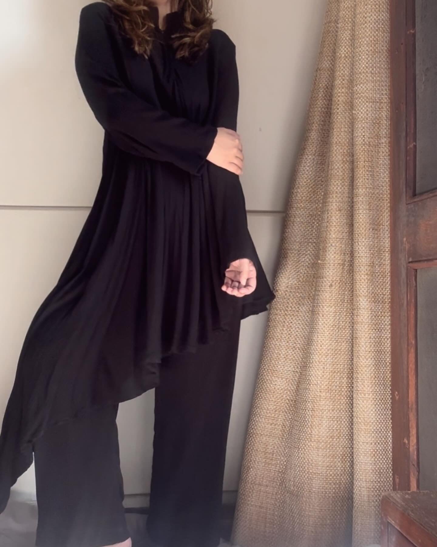 The Cora With Sleeves : Black