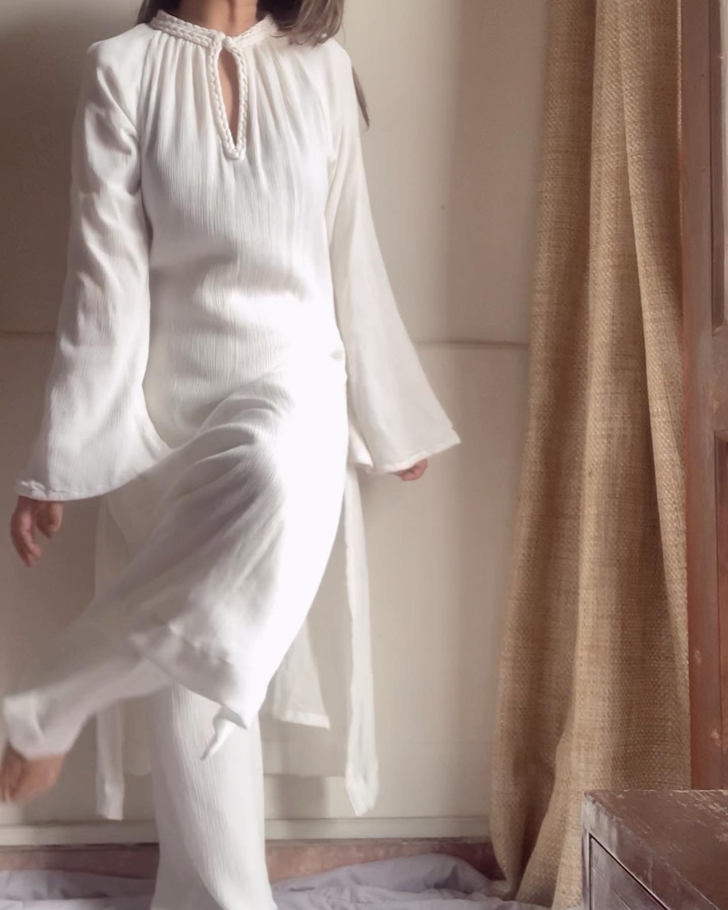 The Mira Set Sleeves : White