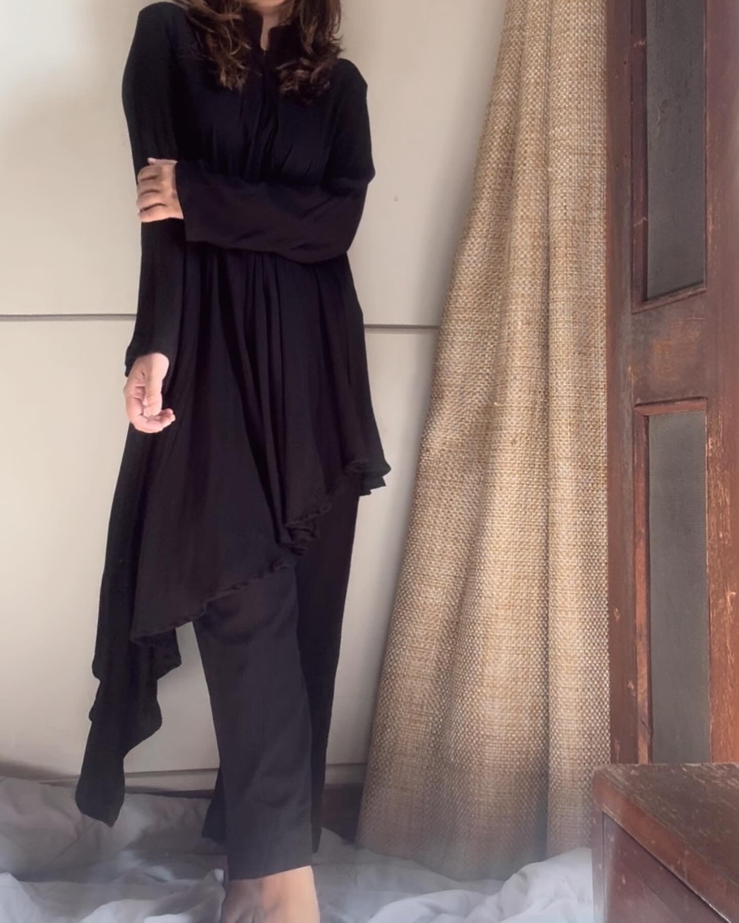 The Cora With Sleeves : Black