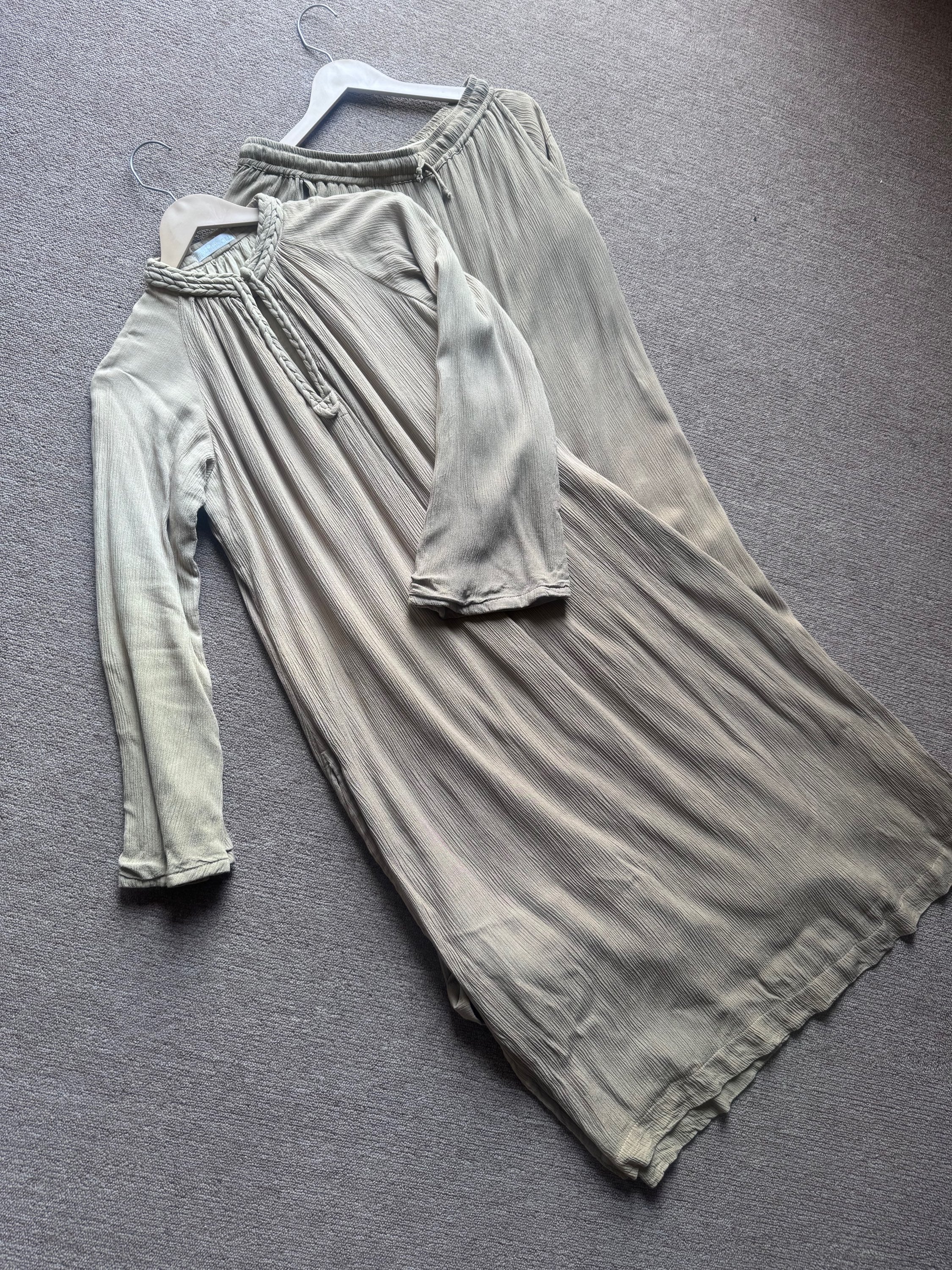 The Mira Set Sleeves : Light Beige Ombré