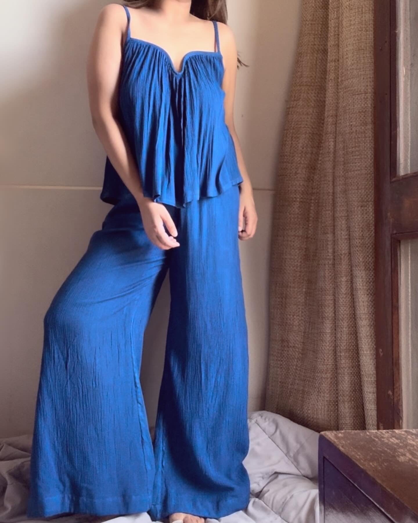 The Scallop Set : Electric Blue