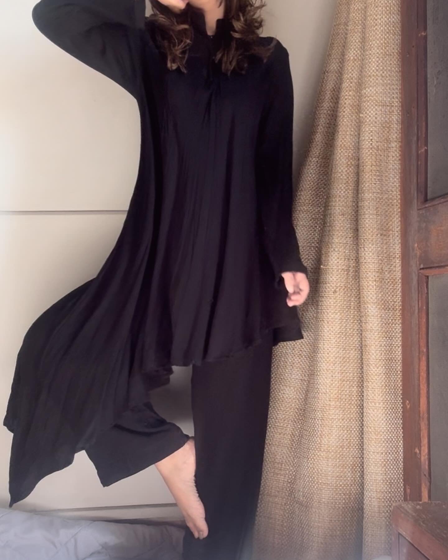 The Cora With Sleeves : Black