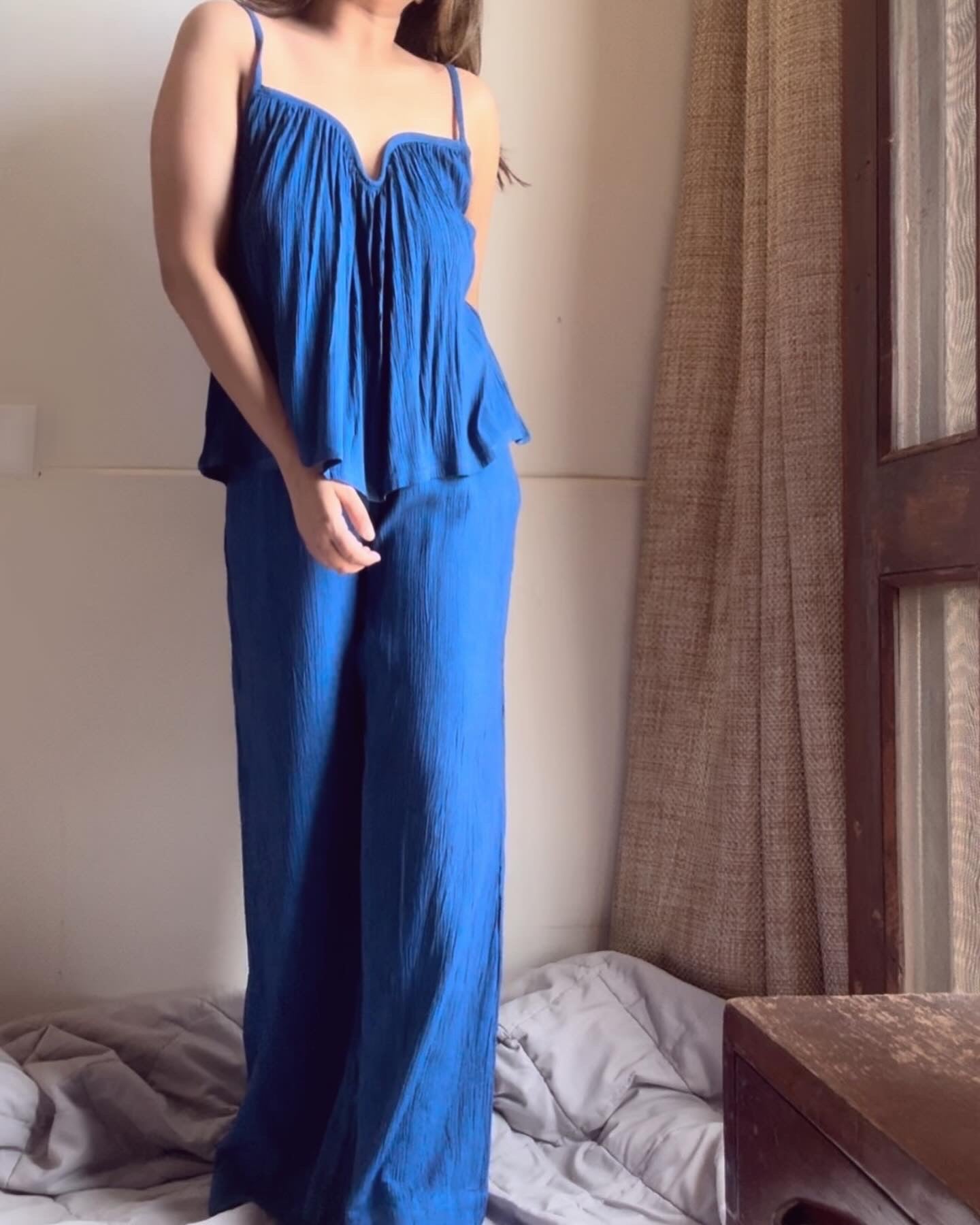 The Scallop Set : Electric Blue